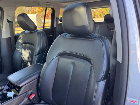 Used 2022 Jeep Grand Cherokee Limited 4xe image 22