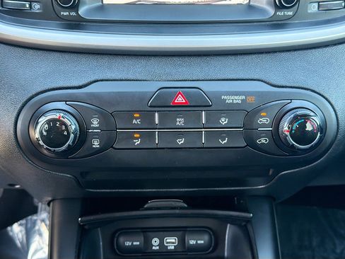 Used 2020 Kia Sorento L image 28