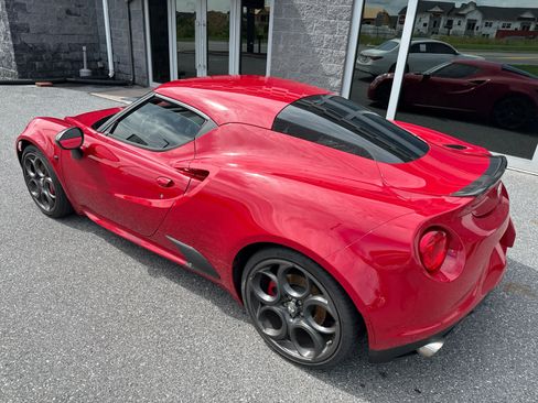Used 2015 Alfa Romeo 4C Launch Edition w/ Convenience Group RWD image 9
