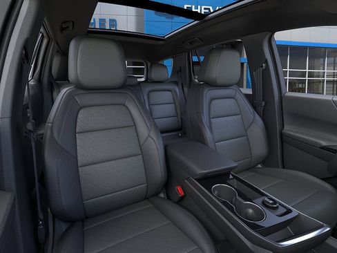 New 2026 Chevrolet Equinox LT w/ Convenience Package II AWD/4WD image 16