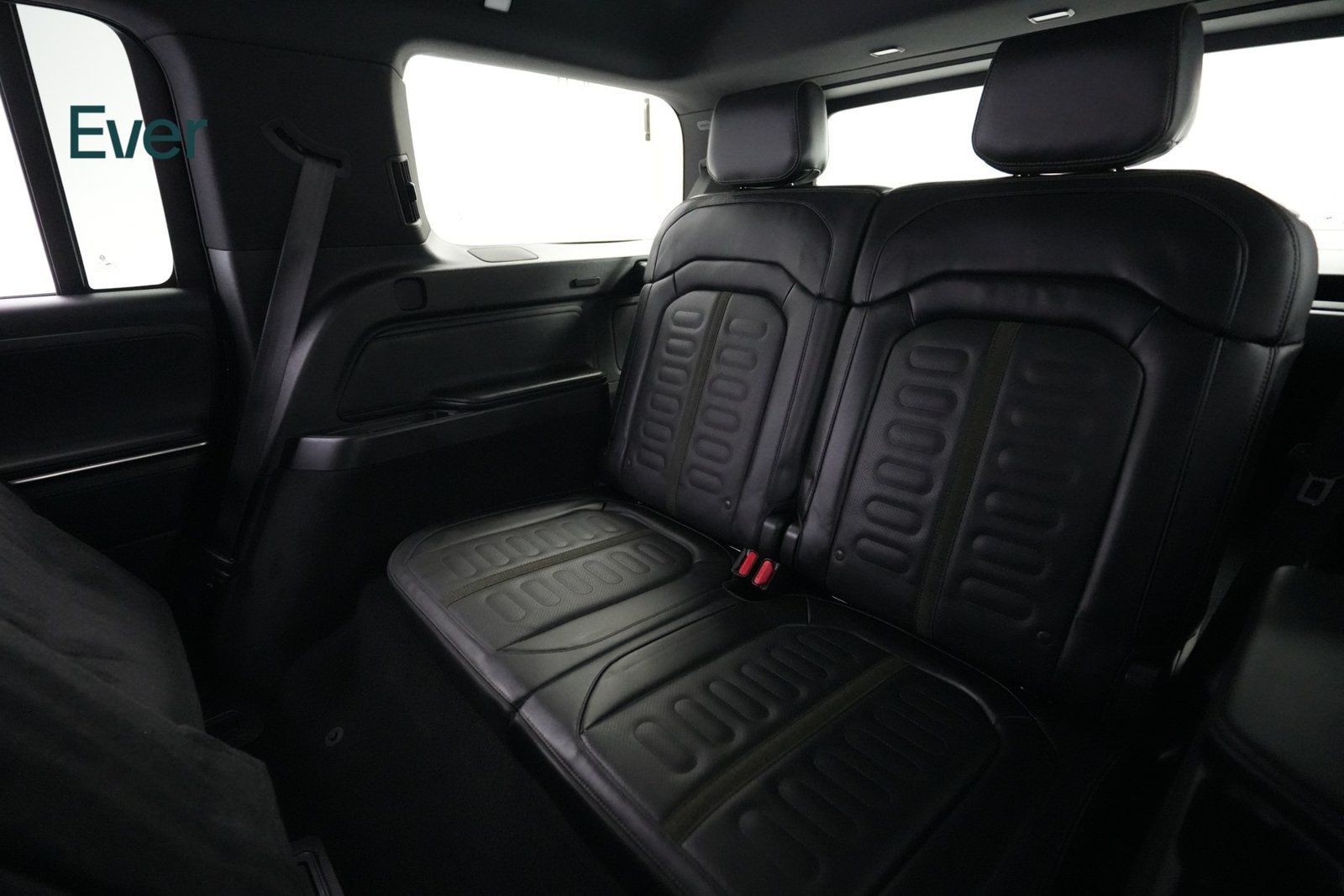Used 2025 Rivian R1S Adventure Dual AWD/4WD image 25