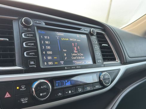 Used 2018 Toyota Highlander Limited image 22