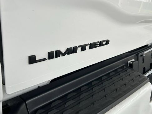 Used 2025 RAM 2500 Limited AWD/4WD image 22