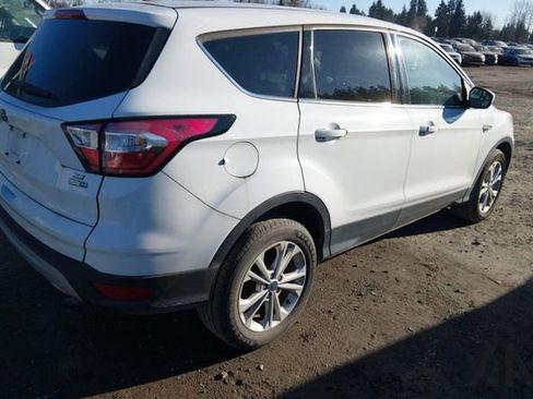Used 2017 Ford Escape SE image 4
