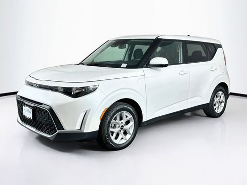 Used 2025 Kia Soul LX w/ LX Technology Package FWD image 3