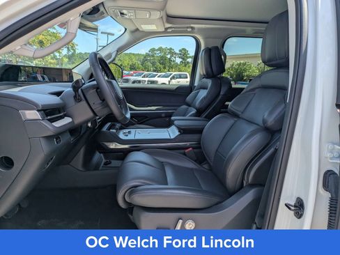Certified 2026 Lincoln Navigator Reserve AWD/4WD image 12