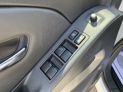 Used 2023 Nissan Frontier SV w/ SV Convenience Package RWD image 8
