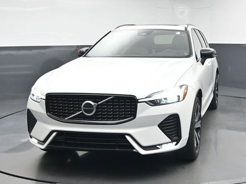 Used 2022 Volvo XC60 B6 R-Design w/ Protection Package Premier image 3