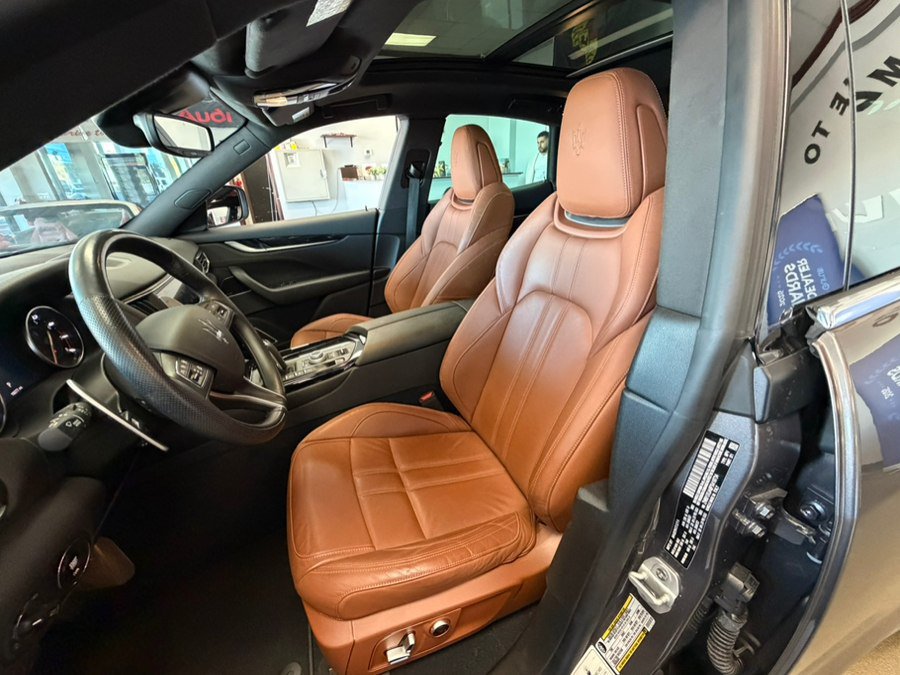 Used 2023 Maserati Levante GT AWD/4WD image 28