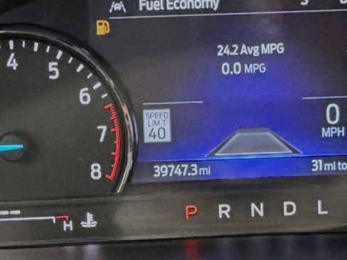 Used 2022 Ford Explorer Limited w/ Equipment Group 301A RWD image 8