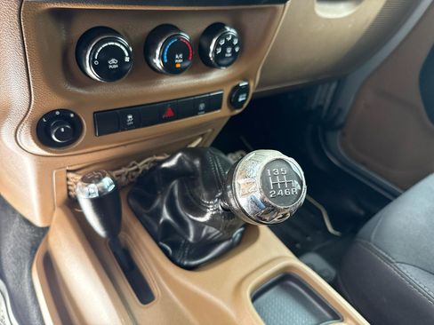 Used 2014 Jeep Wrangler Unlimited Sahara w/ Dual Top Group AWD/4WD image 20