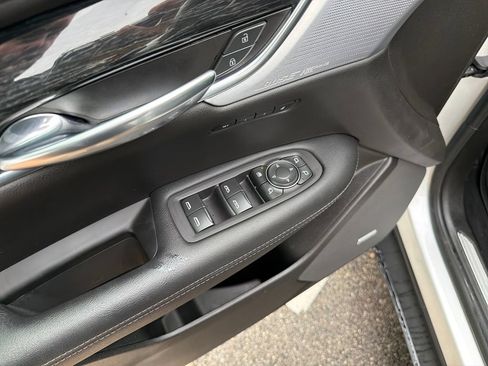 Used 2020 Cadillac XT5 Premium Luxury FWD image 19