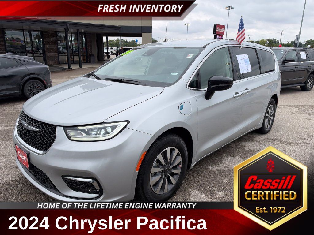 Used 2024 Chrysler Pacifica Limited FWD image 1
