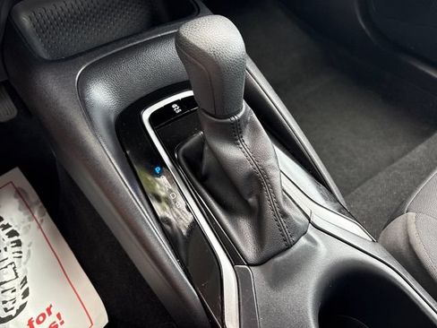 Used 2025 Toyota Corolla LE FWD image 17