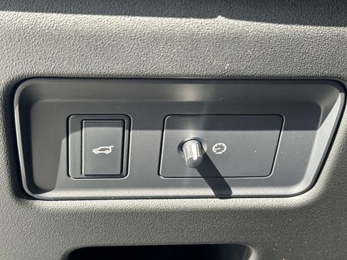 Used 2017 Land Rover Discovery HSE image 23