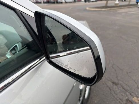 Used 2010 Cadillac SRX Luxury image 4