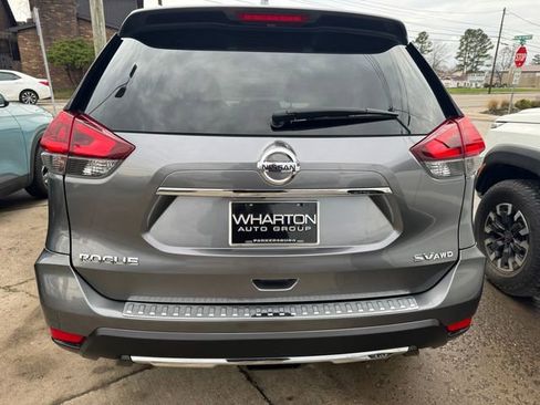 Used 2018 Nissan Rogue SV w/ Premium Package image 12