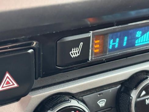 Used 2017 Toyota Tacoma Limited image 22