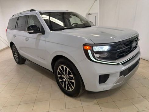 Used 2025 Ford Expedition Platinum AWD/4WD image 8