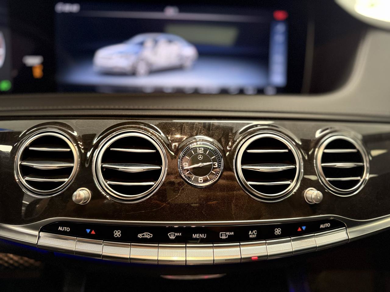 Used 2018 Mercedes-Benz S 560 Sedan image 19