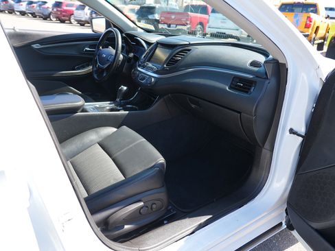 Used 2019 Chevrolet Impala LT FWD image 26