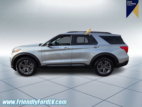 Certified 2022 Ford Explorer XLT image 3