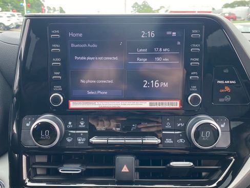 Used 2022 Toyota Highlander XLE FWD image 25