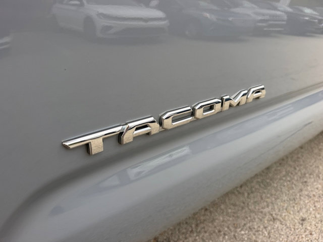 Certified 2020 Toyota Tacoma TRD Off-Road AWD/4WD image 13