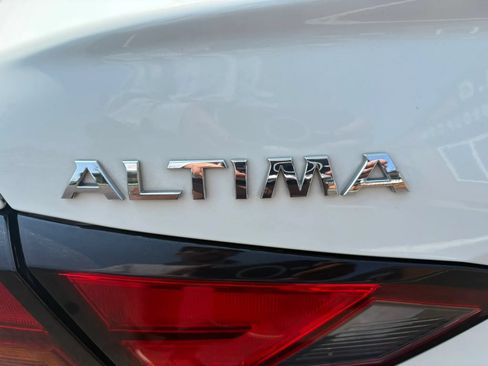 Used 2020 Nissan Altima 2.5 S FWD image 11