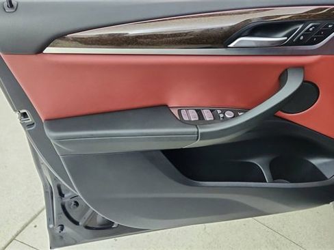 Used 2025 BMW X4 xDrive30i image 36