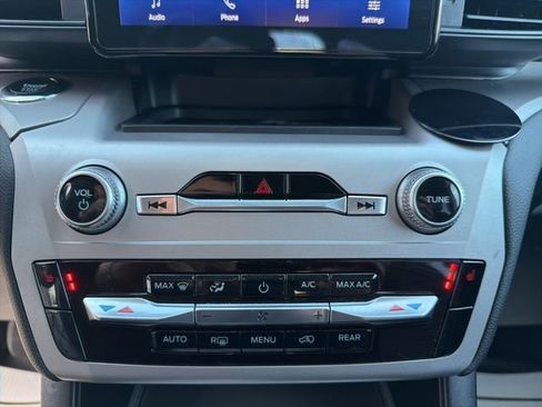 Used 2022 Ford Explorer XLT image 27