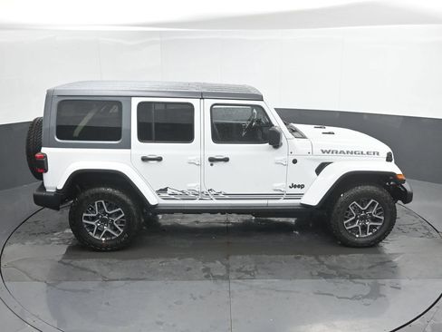 New 2026 Jeep Wrangler Unlimited Sahara w/ Rockslide Package AWD/4WD image 33
