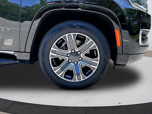 Used 2024 Jeep Wagoneer L Series II w/ Flexible Seating Group RWD image 34