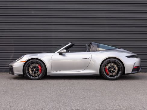 Certified 2025 Porsche 911 Targa 4 GTS AWD/4WD image 2