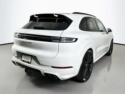 Certified 2026 Porsche Cayenne GTS AWD/4WD image 9
