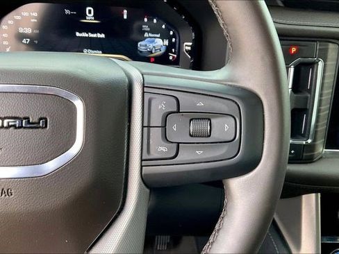 Used 2024 GMC Yukon XL Denali image 23