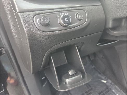 Used 2018 Buick Encore Premium image 16