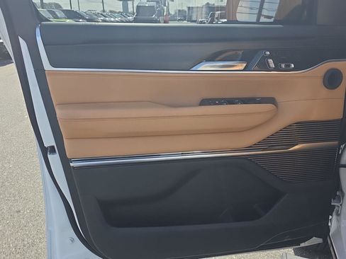 Used 2024 Jeep Grand Wagoneer Series III w/ Rear Seat Video Group 1 image 7