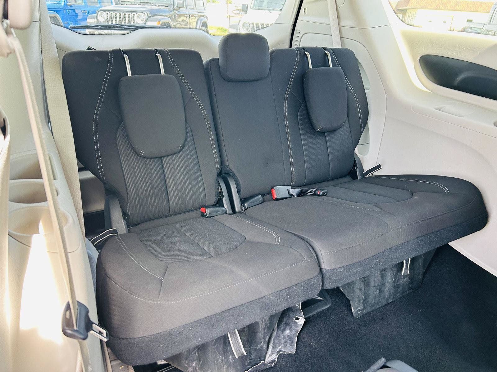 Used 2023 Chrysler Voyager LX FWD image 27