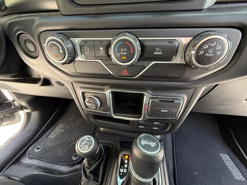 Used 2021 Jeep Wrangler Sport image 19