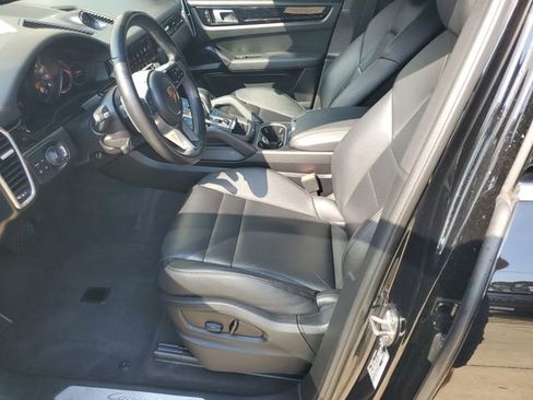 Used 2022 Porsche Cayenne AWD/4WD image 6