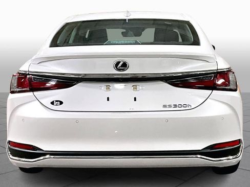 Used 2022 Lexus ES 300h w/ Accessory Package 2 image 4