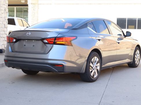 Used 2024 Nissan Altima 2.5 S FWD image 3