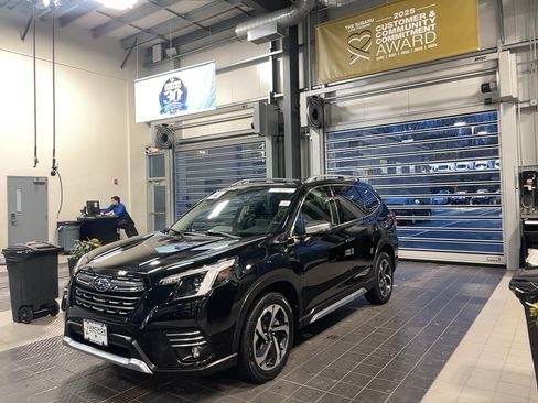 Used 2023 Subaru Forester Touring AWD/4WD image 3