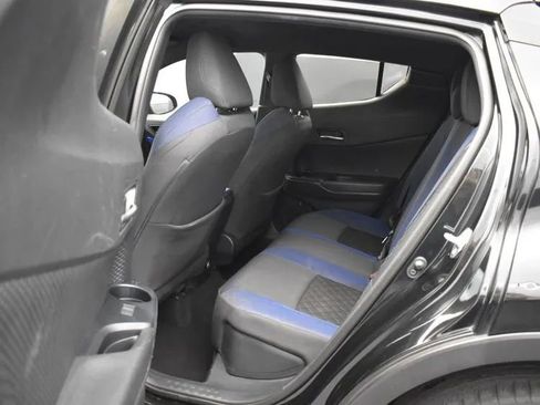 Used 2022 Toyota C-HR XLE image 15