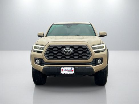 Used 2020 Toyota Tacoma TRD Off-Road image 2