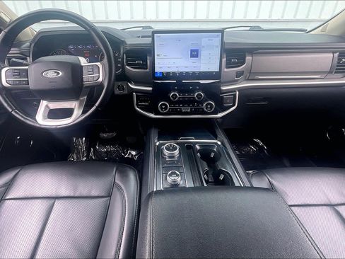 Used 2024 Ford Expedition XLT image 19