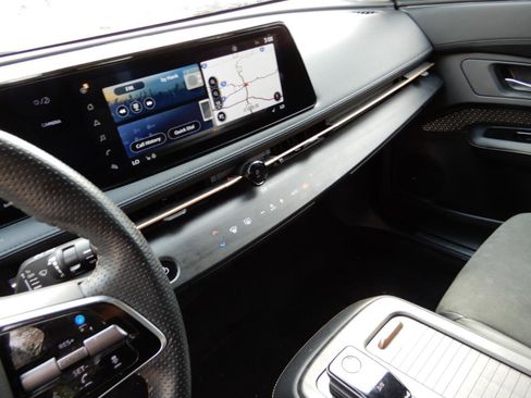 Used 2023 Nissan Ariya AWD image 16