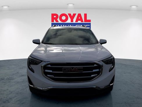 Used 2021 GMC Terrain SLT image 2