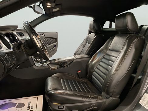 Used 2010 Ford Mustang Premium image 9